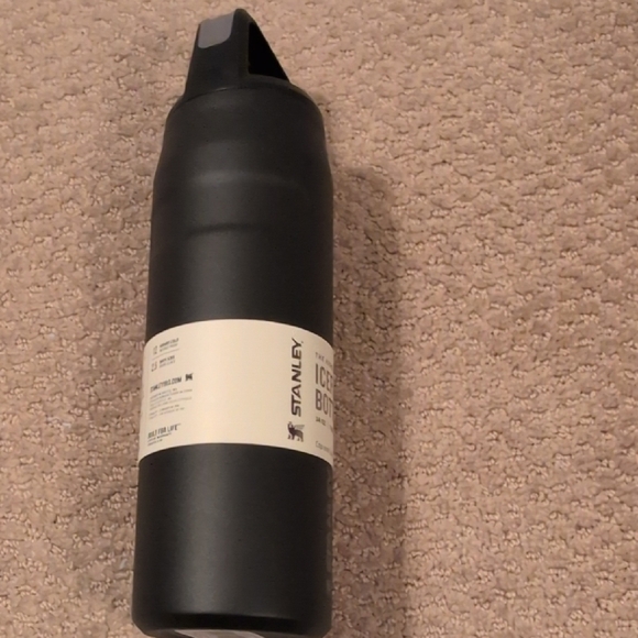 Stanley Black AeroLight IceFlow Water Bottle With Carry Plus 24 Oz - Picture 7 of 8